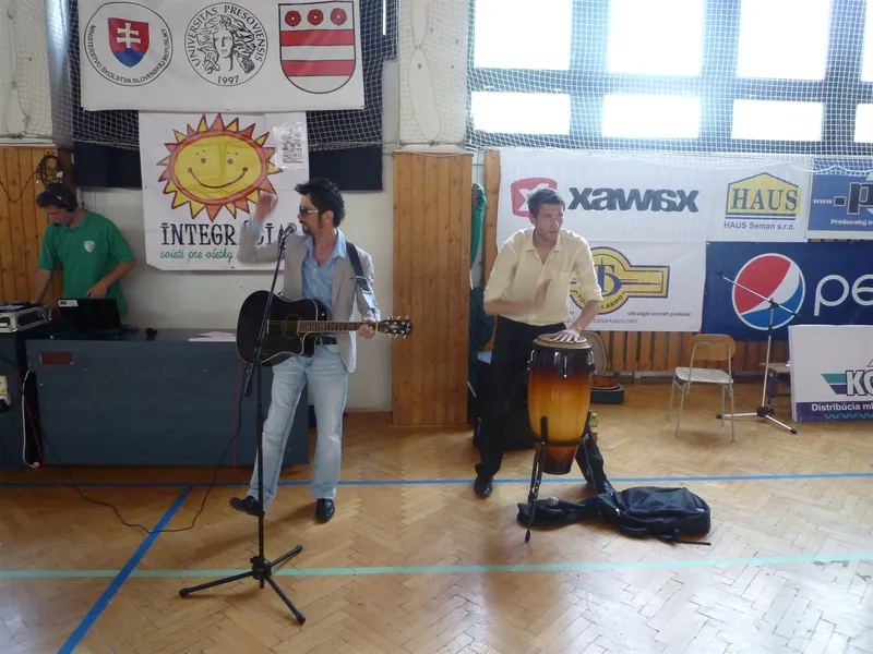 img-2-10